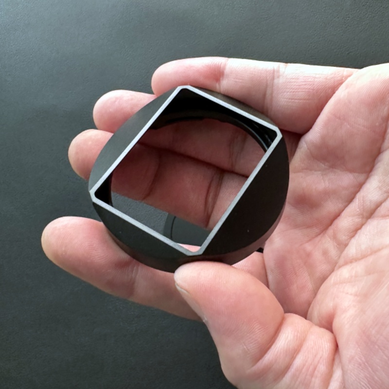 Metalowa kwadratowa osłona obi – Lens Cap Vintage recenzja i cena